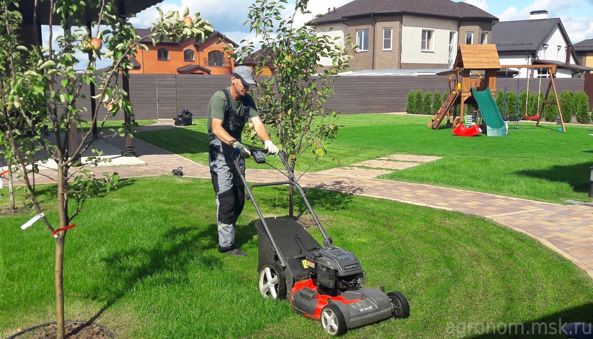 Услуги стрижки газона