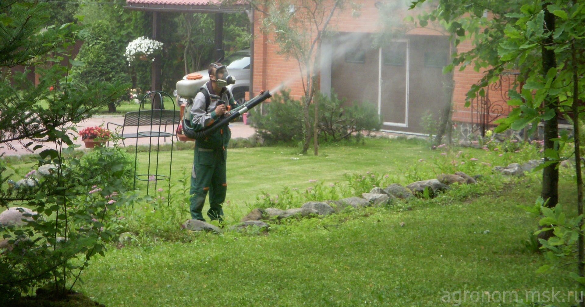 Обработка от клещей на участке